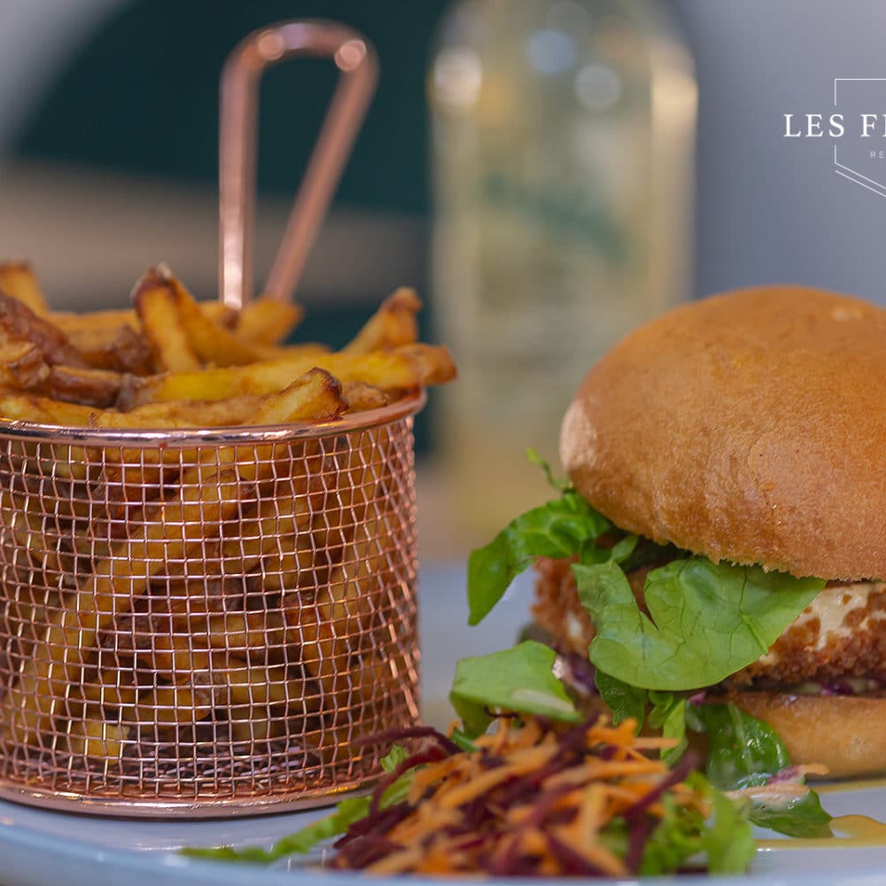 Restaurant La Rochelle | Cuisine d’esprit street food aux notes élégantes ainsi que salon de thé, avec de délicieuses pâtisseries et des boissons fraîches ou chaudes.